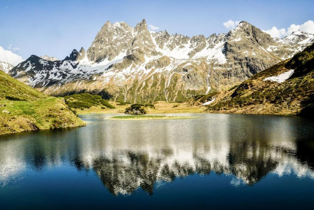 Pete Alpine Boutique Hotel - Klein Und Fein - Private Spa Suiten Und Zimmer سانكت أنتون ام ارلبرغ المظهر الخارجي الصورة