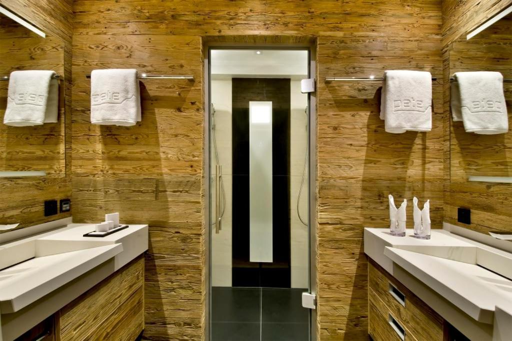 Pete Alpine Boutique Hotel - Klein Und Fein - Private Spa Suiten Und Zimmer سانكت أنتون ام ارلبرغ المظهر الخارجي الصورة