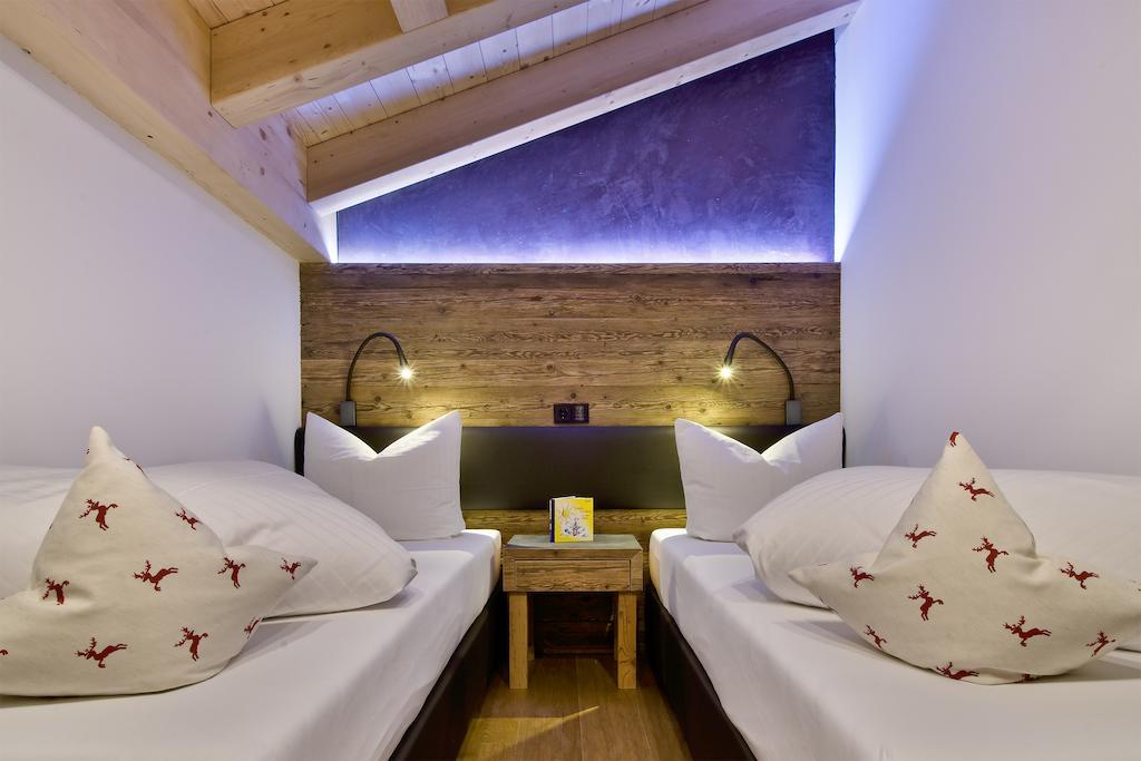 Pete Alpine Boutique Hotel - Klein Und Fein - Private Spa Suiten Und Zimmer سانكت أنتون ام ارلبرغ الغرفة الصورة