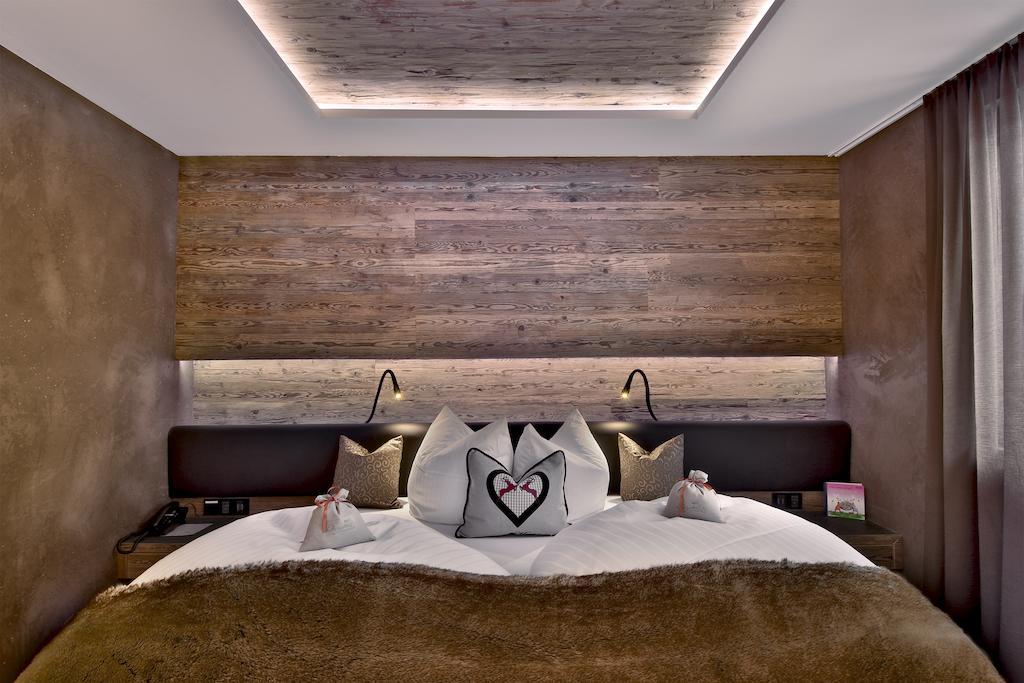 Pete Alpine Boutique Hotel - Klein Und Fein - Private Spa Suiten Und Zimmer سانكت أنتون ام ارلبرغ المظهر الخارجي الصورة