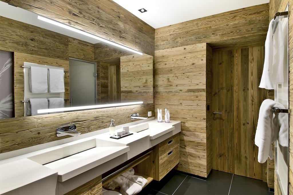 Pete Alpine Boutique Hotel - Klein Und Fein - Private Spa Suiten Und Zimmer سانكت أنتون ام ارلبرغ الغرفة الصورة